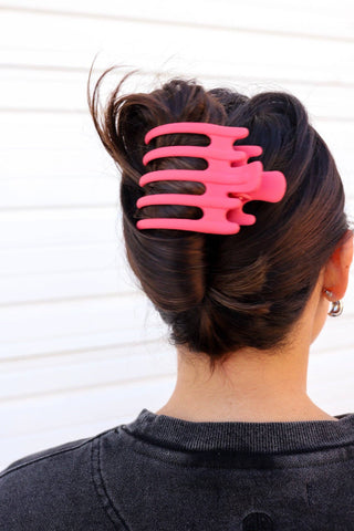 KAXI WIDE LAY DOWN CLAW: MATTE CORAL - Shop Hidden Treasure Boutique