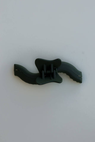 Wavy Midi Claw: BLACK - Shop Hidden Treasure Boutique
